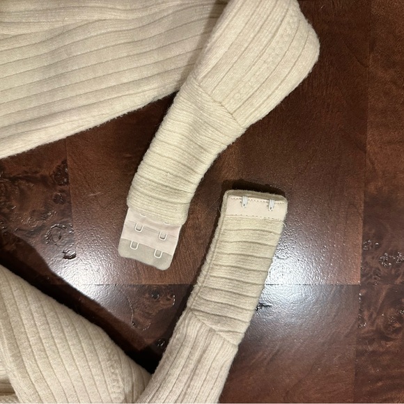 🤍 Revolve x NBD Ribbed Plunging Halter Top Revolve Debby Top in Creme Size L - Picture 5 of 6